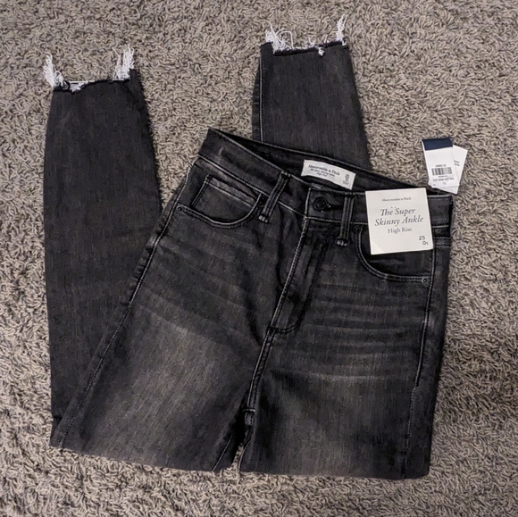 ***SOLD*** Abercrombie & Fitch Super Skinny Ankle High Rise Black Denim - Picture 4 of 5